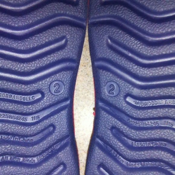 NWOT Navy Blue Red Highlander boy vinyl sandal - Picture 3 of 4